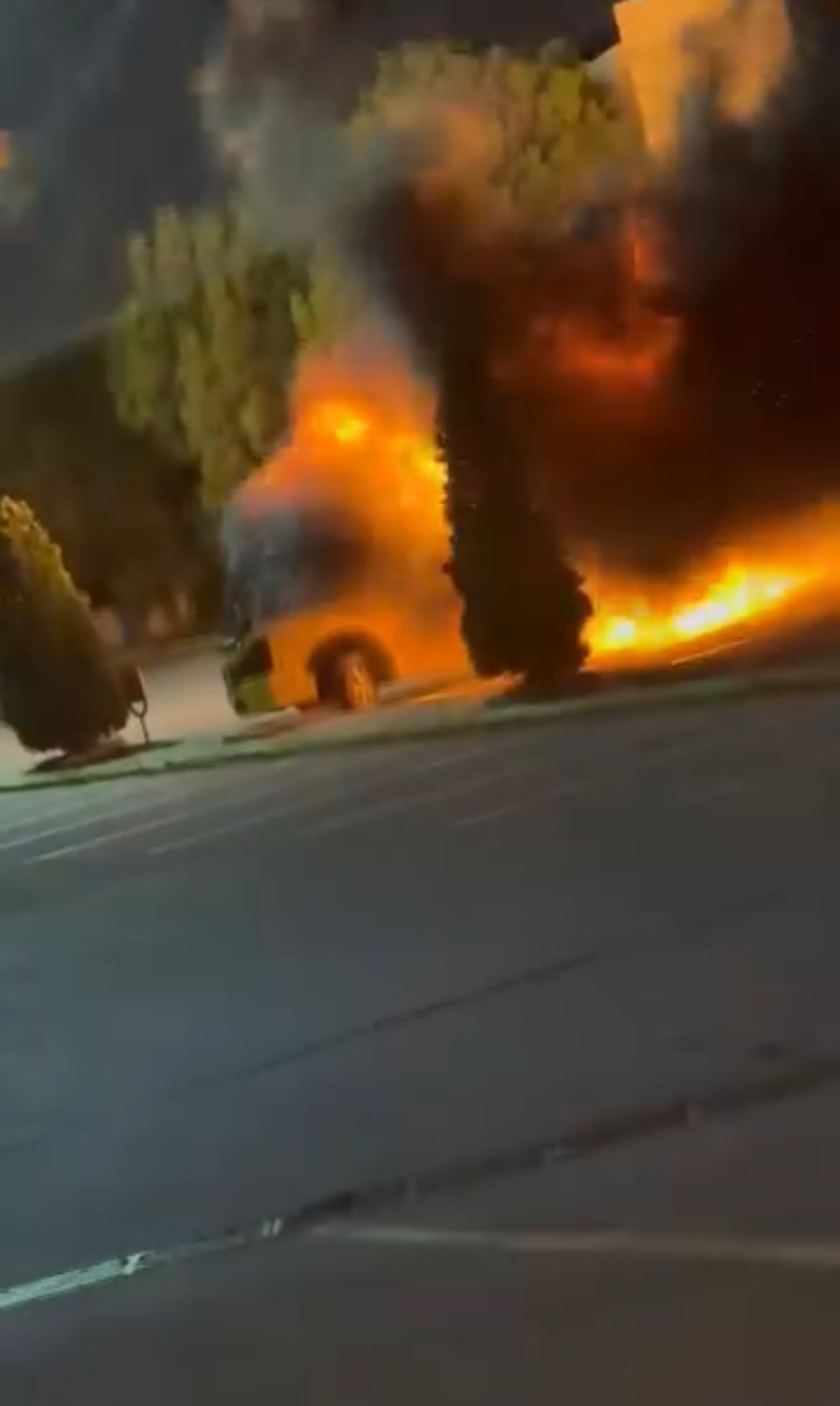 Park Halindeki Belediye Midibüsü Alev Topuna Döndü! - Sayfa 6