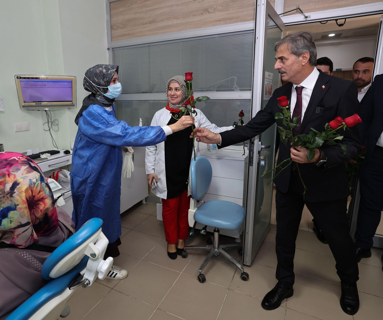 Başkan Yusuf Alemdar’dan Sağlık Çalışanlarına Minnet Dolu Ziyaret - Sayfa 10