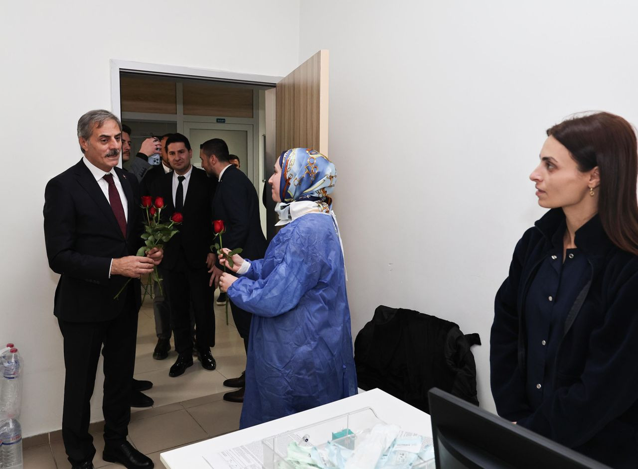 Başkan Yusuf Alemdar’dan Sağlık Çalışanlarına Minnet Dolu Ziyaret - Sayfa 11