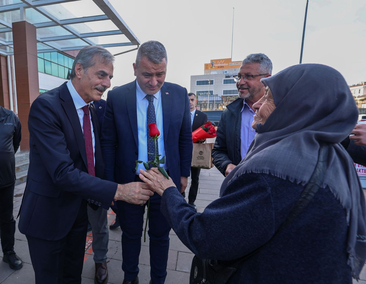 Başkan Yusuf Alemdar’dan Sağlık Çalışanlarına Minnet Dolu Ziyaret - Sayfa 4