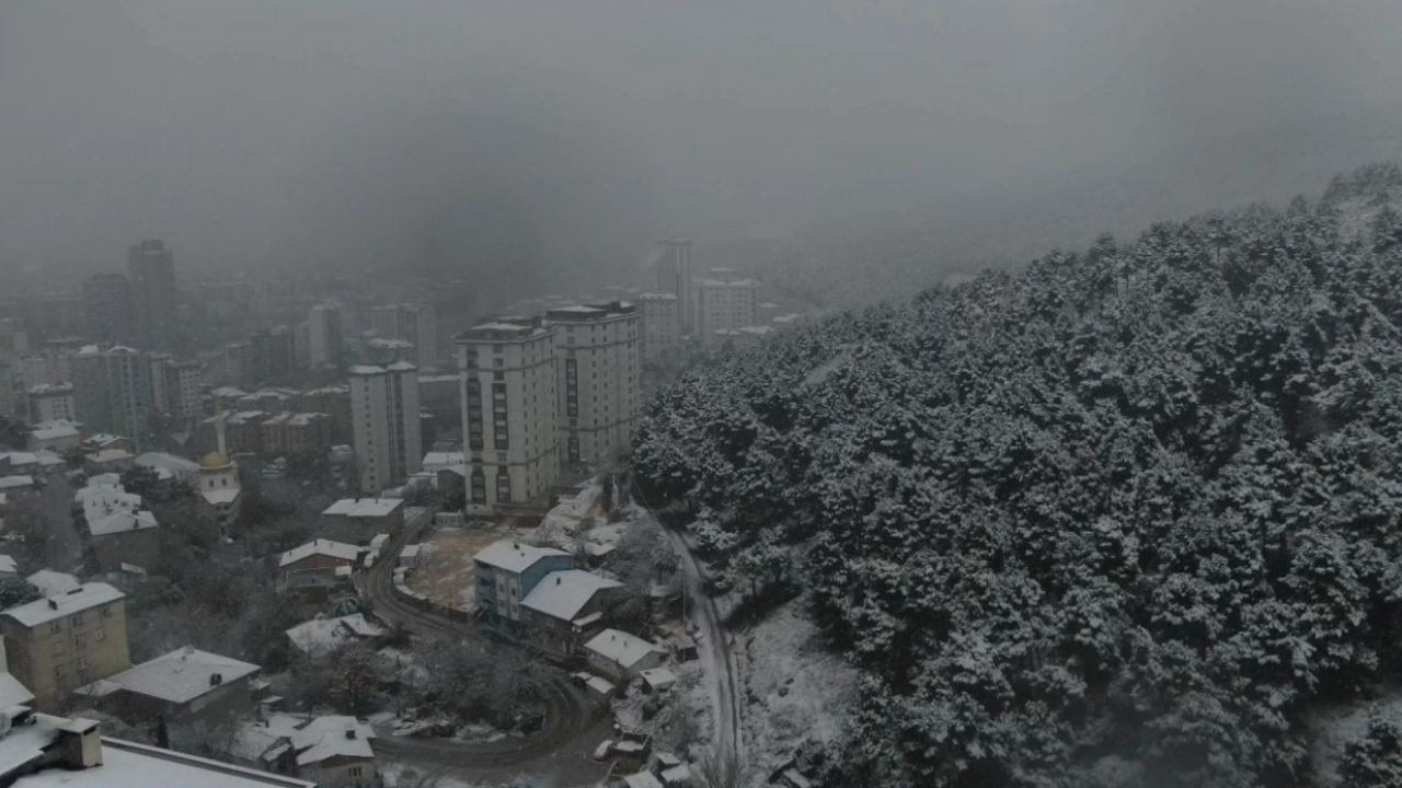 İstanbul’da kar yağışı havadan görüntülendi