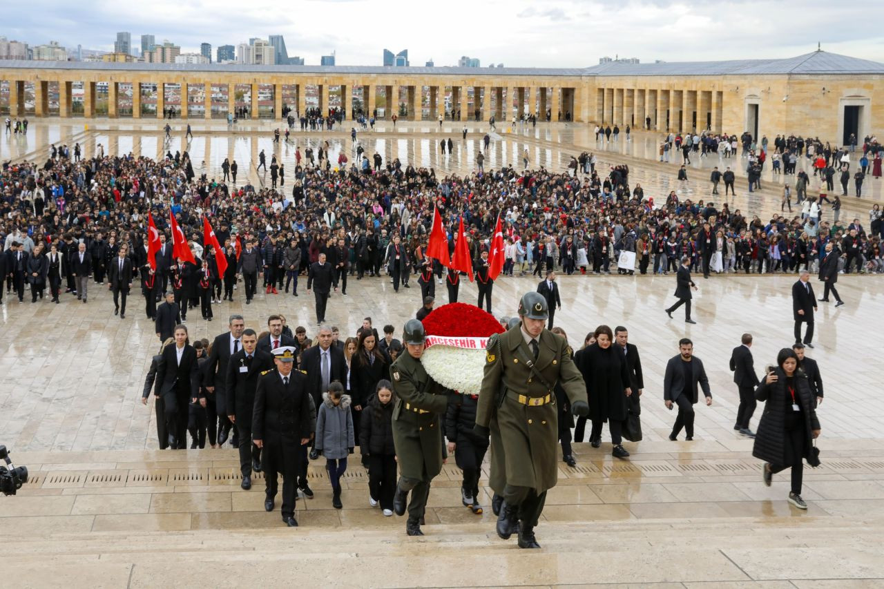 '24 Kasım' öncesi Başöğretmen Atatürk’e anlamlı ziyaret - Sayfa 1