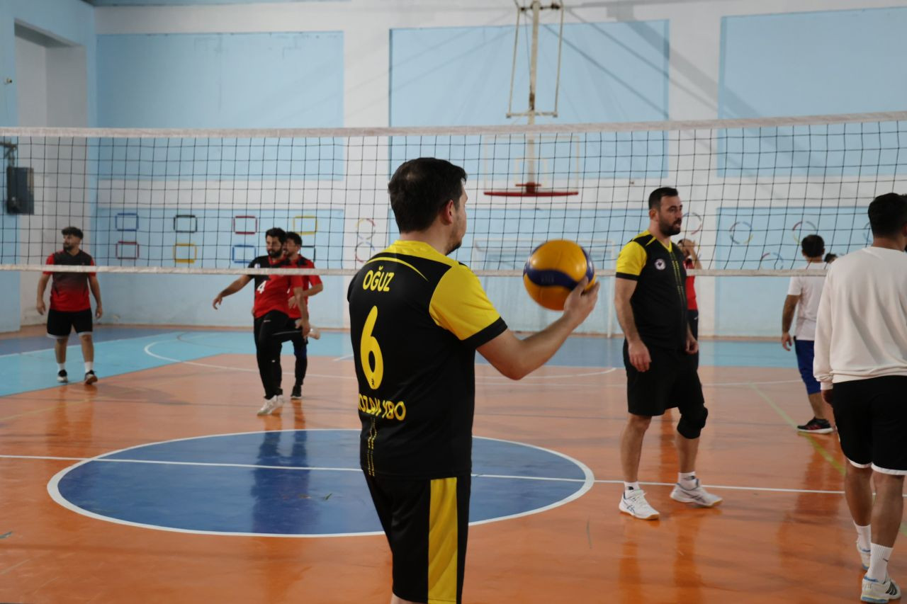 Öğretmenler voleybol turnuvasında kıyasıya mücadele etti - Sayfa 5