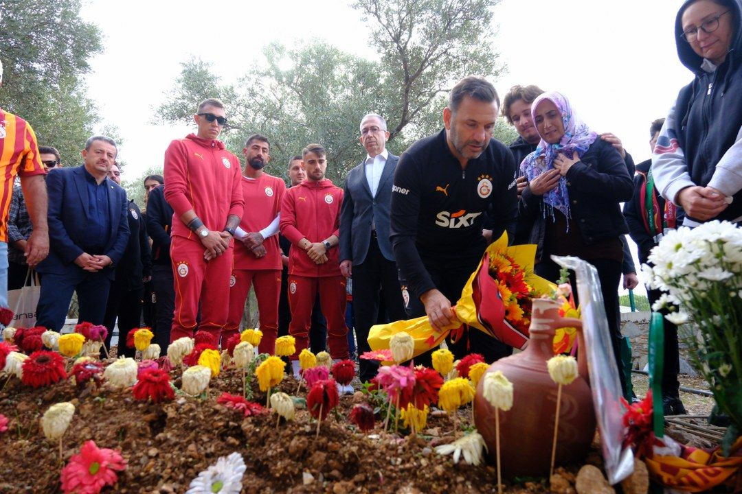 Galatasaray, Bodrum FK maçı öncesi Yiğit Kurt'un mezarını ziyaret etti - Sayfa 1