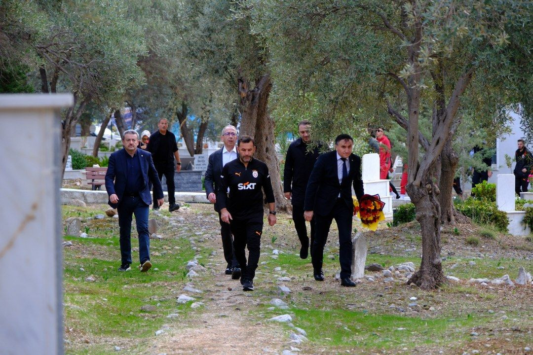 Galatasaray, Bodrum FK maçı öncesi Yiğit Kurt'un mezarını ziyaret etti - Sayfa 2