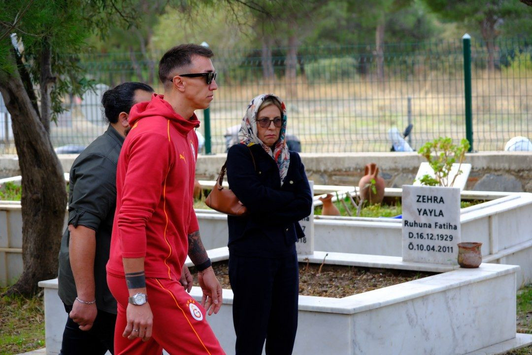 Galatasaray, Bodrum FK maçı öncesi Yiğit Kurt'un mezarını ziyaret etti - Sayfa 18