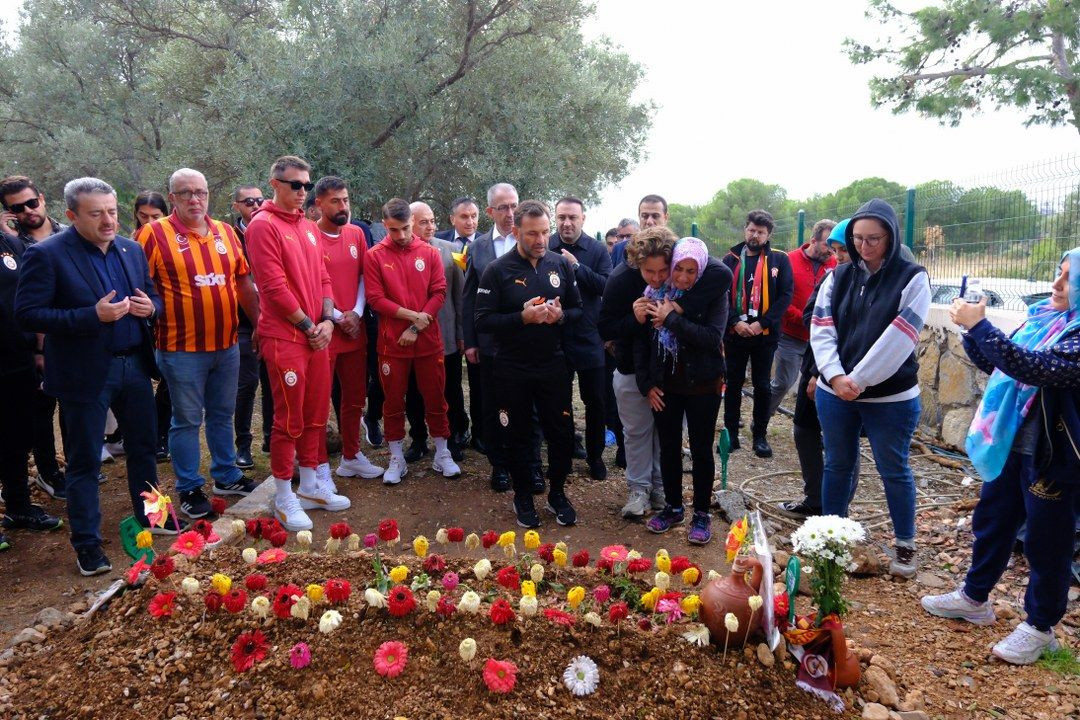 Galatasaray, Bodrum FK maçı öncesi Yiğit Kurt'un mezarını ziyaret etti - Sayfa 5