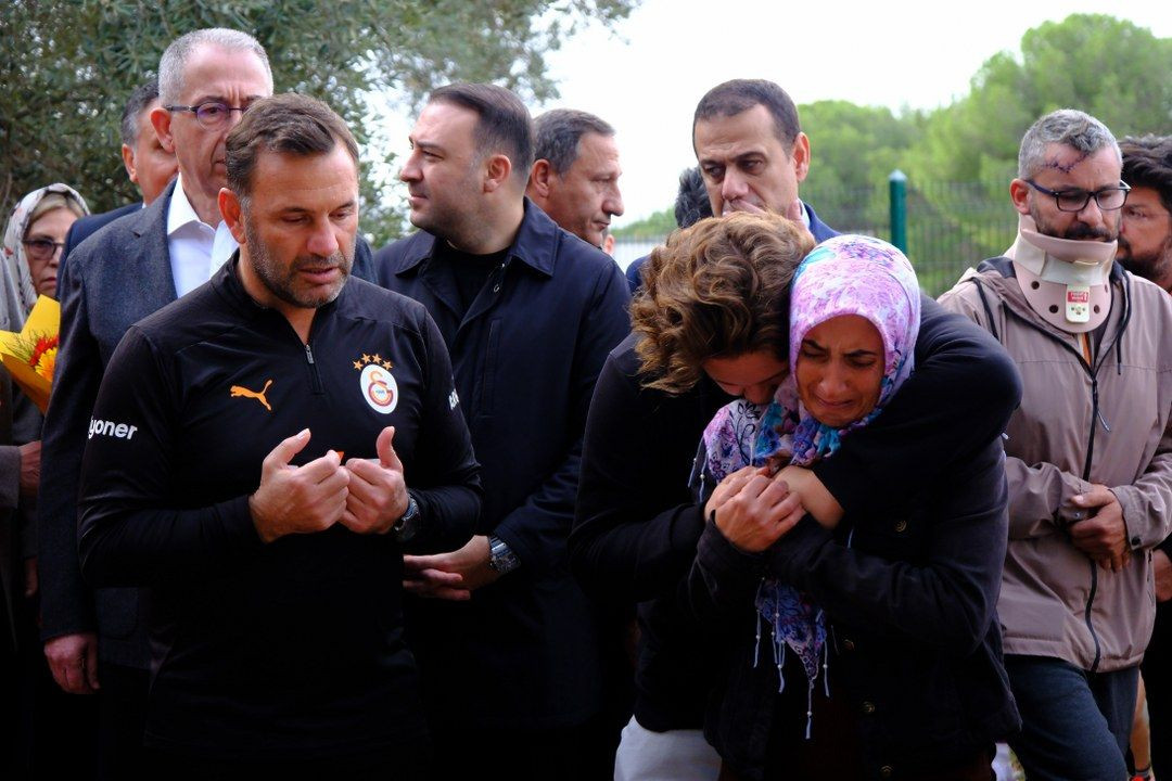 Galatasaray, Bodrum FK maçı öncesi Yiğit Kurt'un mezarını ziyaret etti - Sayfa 6