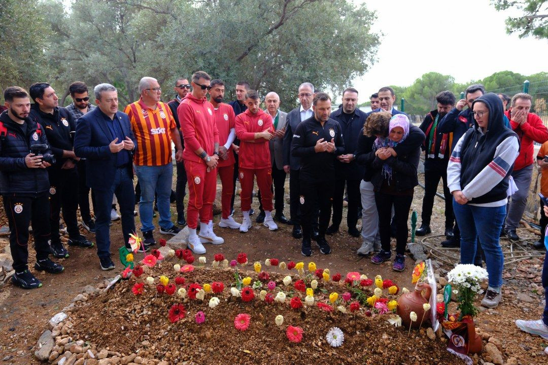 Galatasaray, Bodrum FK maçı öncesi Yiğit Kurt'un mezarını ziyaret etti - Sayfa 7