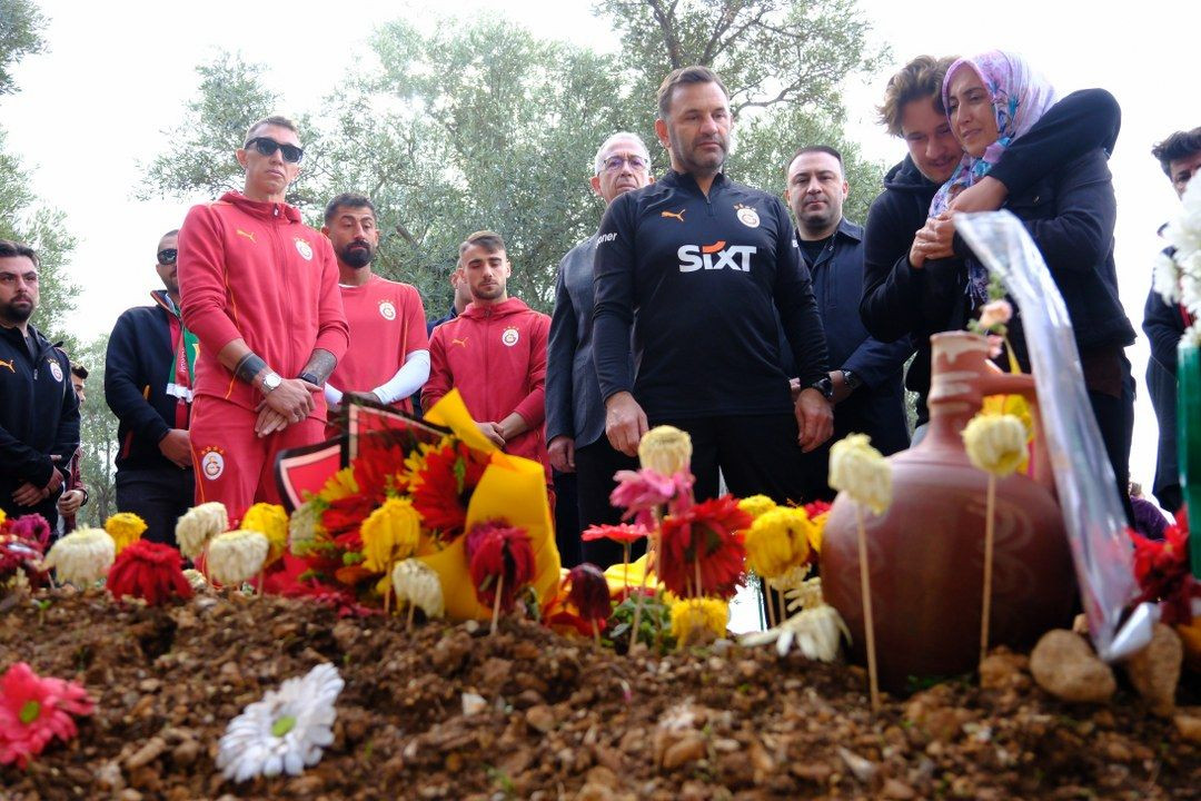 Galatasaray, Bodrum FK maçı öncesi Yiğit Kurt'un mezarını ziyaret etti - Sayfa 10