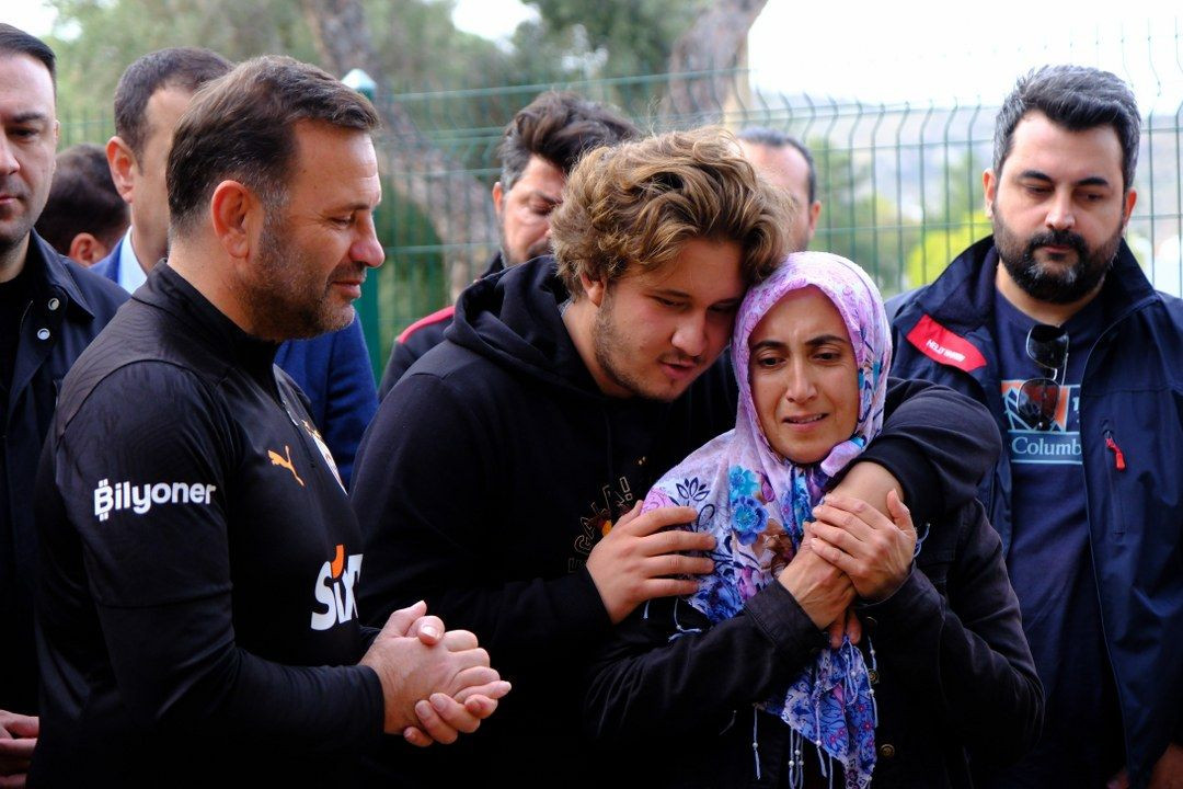 Galatasaray, Bodrum FK maçı öncesi Yiğit Kurt'un mezarını ziyaret etti - Sayfa 14