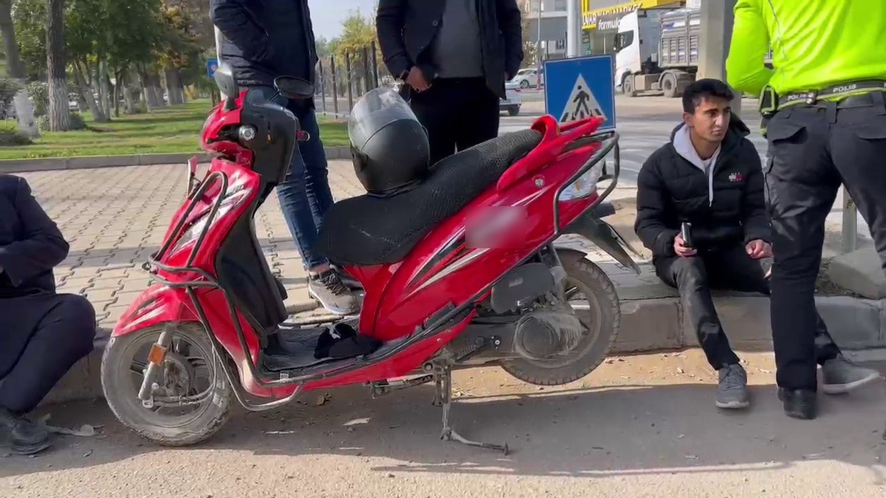 Otomobil ile motosiklet çarpıştı: 1 yaralı