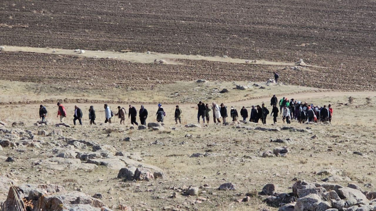 Öğretmenler 2 bin 600 yıllık Zernaki Tepe'ye doğa yürüyüşü gerçekleştirdi - Sayfa 7