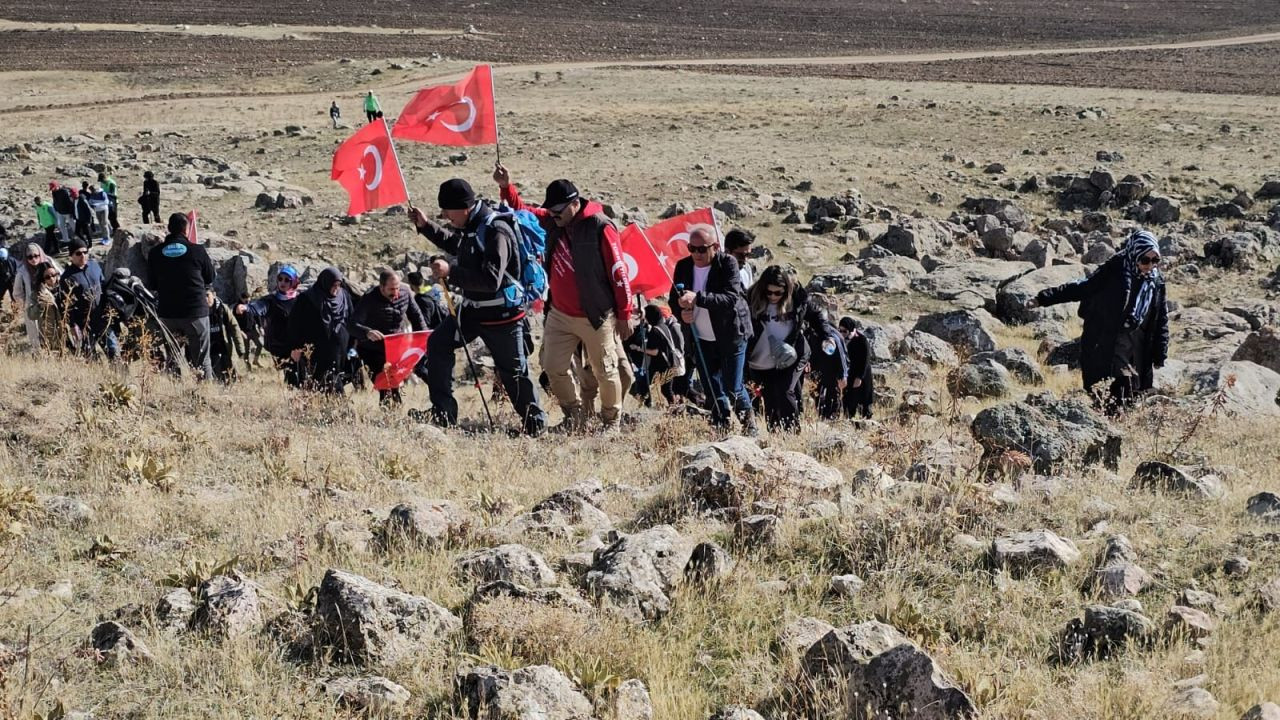 Öğretmenler 2 bin 600 yıllık Zernaki Tepe'ye doğa yürüyüşü gerçekleştirdi - Sayfa 5