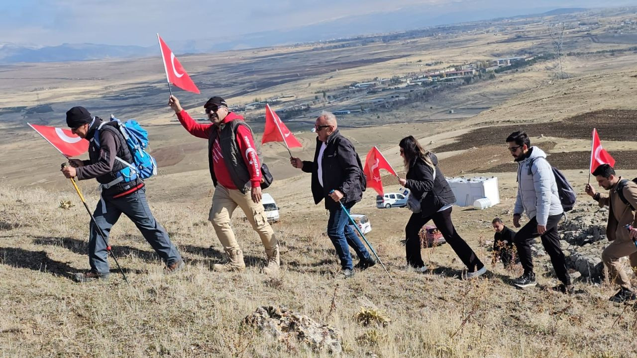 Öğretmenler 2 bin 600 yıllık Zernaki Tepe'ye doğa yürüyüşü gerçekleştirdi - Sayfa 4