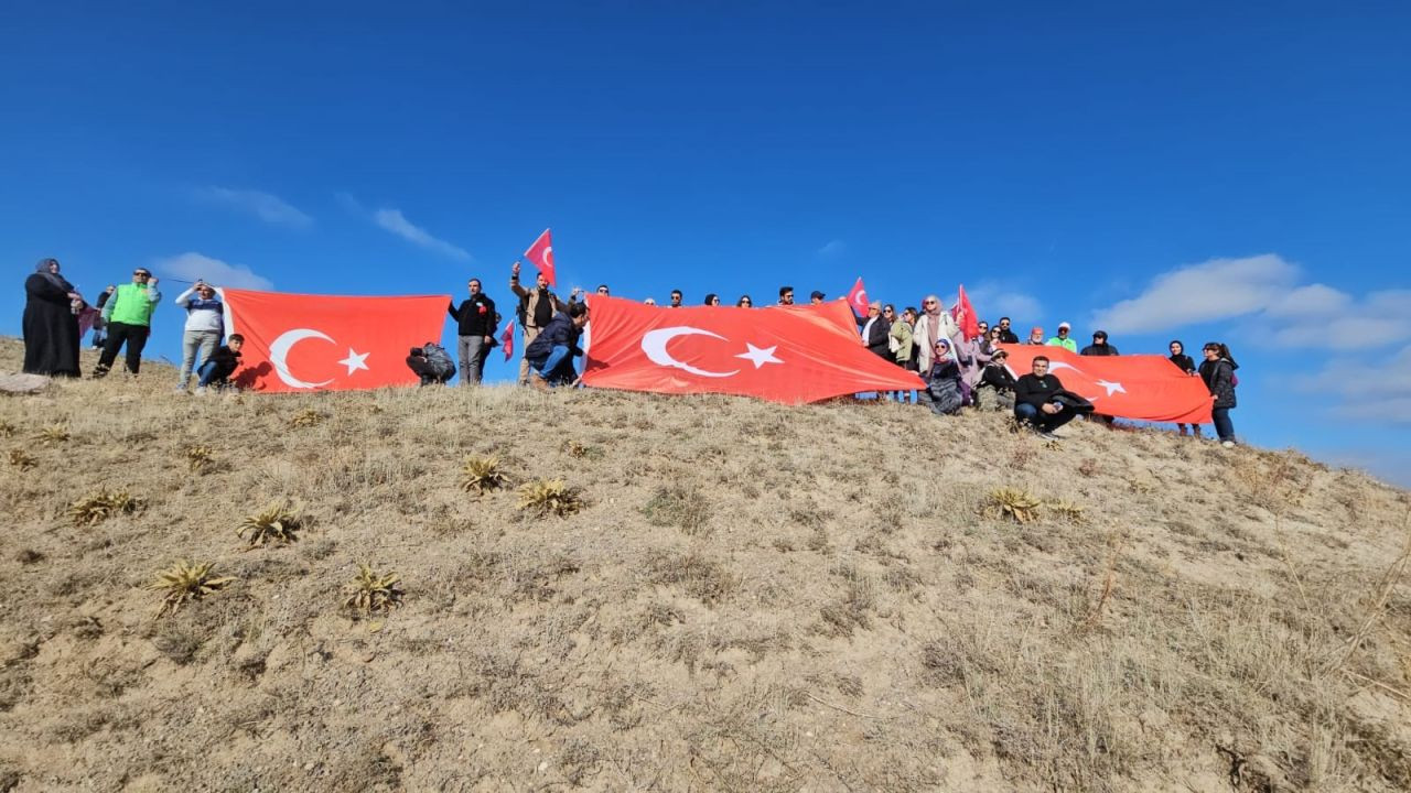 Öğretmenler 2 bin 600 yıllık Zernaki Tepe'ye doğa yürüyüşü gerçekleştirdi - Sayfa 3