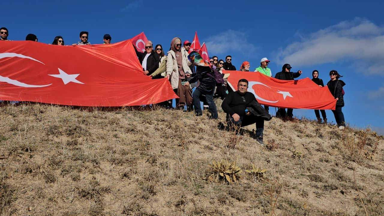 Öğretmenler 2 bin 600 yıllık Zernaki Tepe'ye doğa yürüyüşü gerçekleştirdi - Sayfa 2