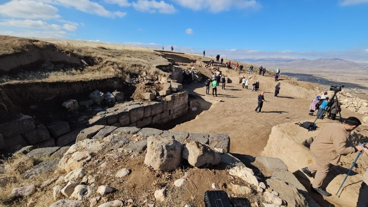 Öğretmenler 2 bin 600 yıllık Zernaki Tepe'ye doğa yürüyüşü gerçekleştirdi - Sayfa 1