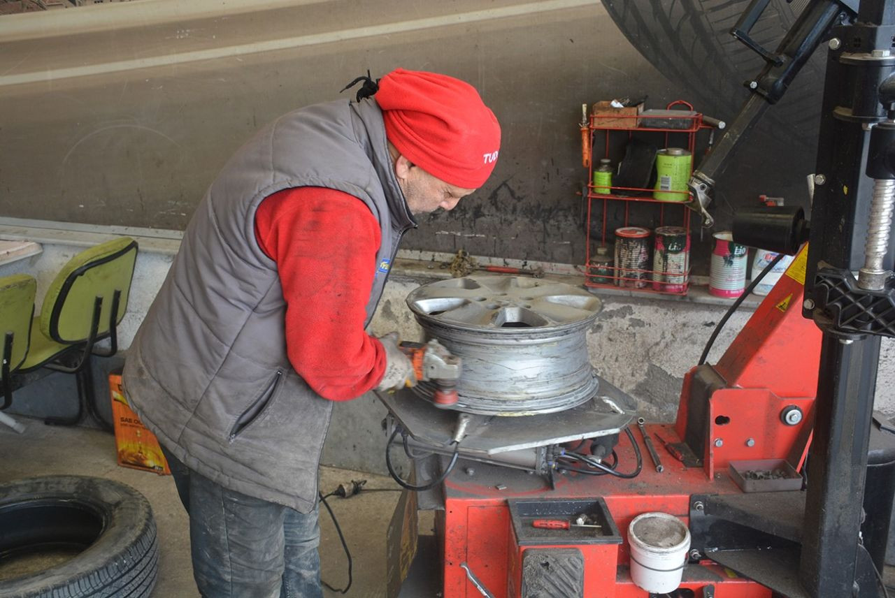 Sinop'ta lastikçilerin kış lastiği mesaisi - Sayfa 6