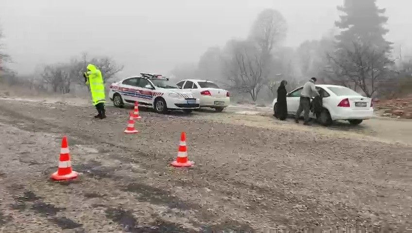 İnegöl’de kar yağışı başladı, sürücüler zor anlar yaşadı - Sayfa 1