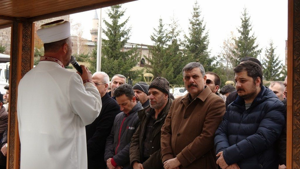 Erzurum’un asırlık ninesi son yolculuğuna uğurlandı - Sayfa 13