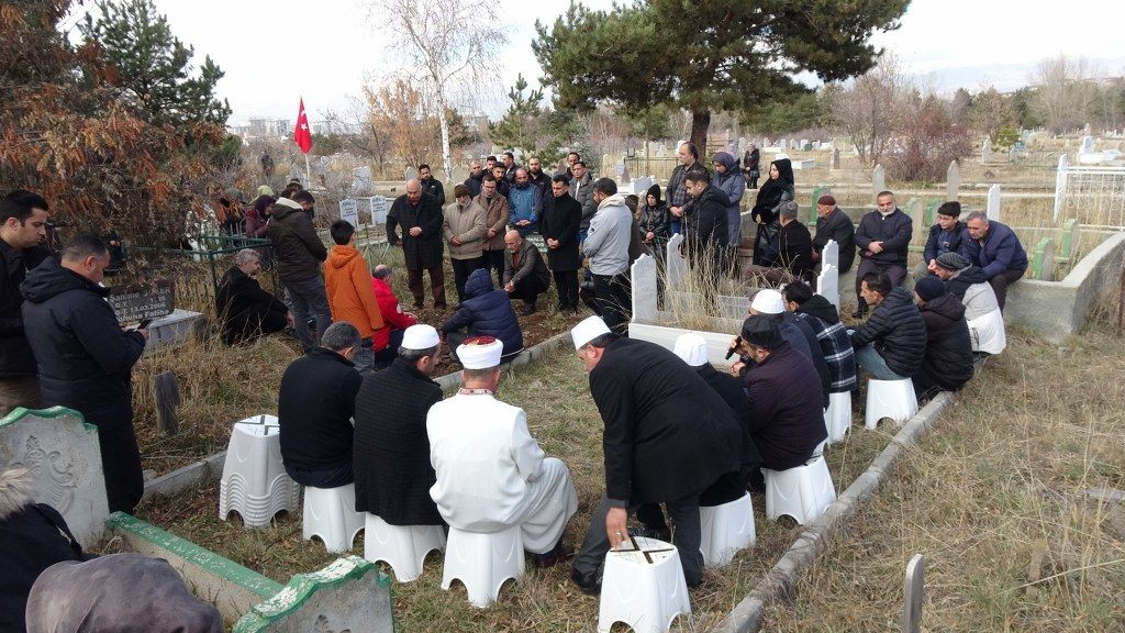 Erzurum’un asırlık ninesi son yolculuğuna uğurlandı - Sayfa 15