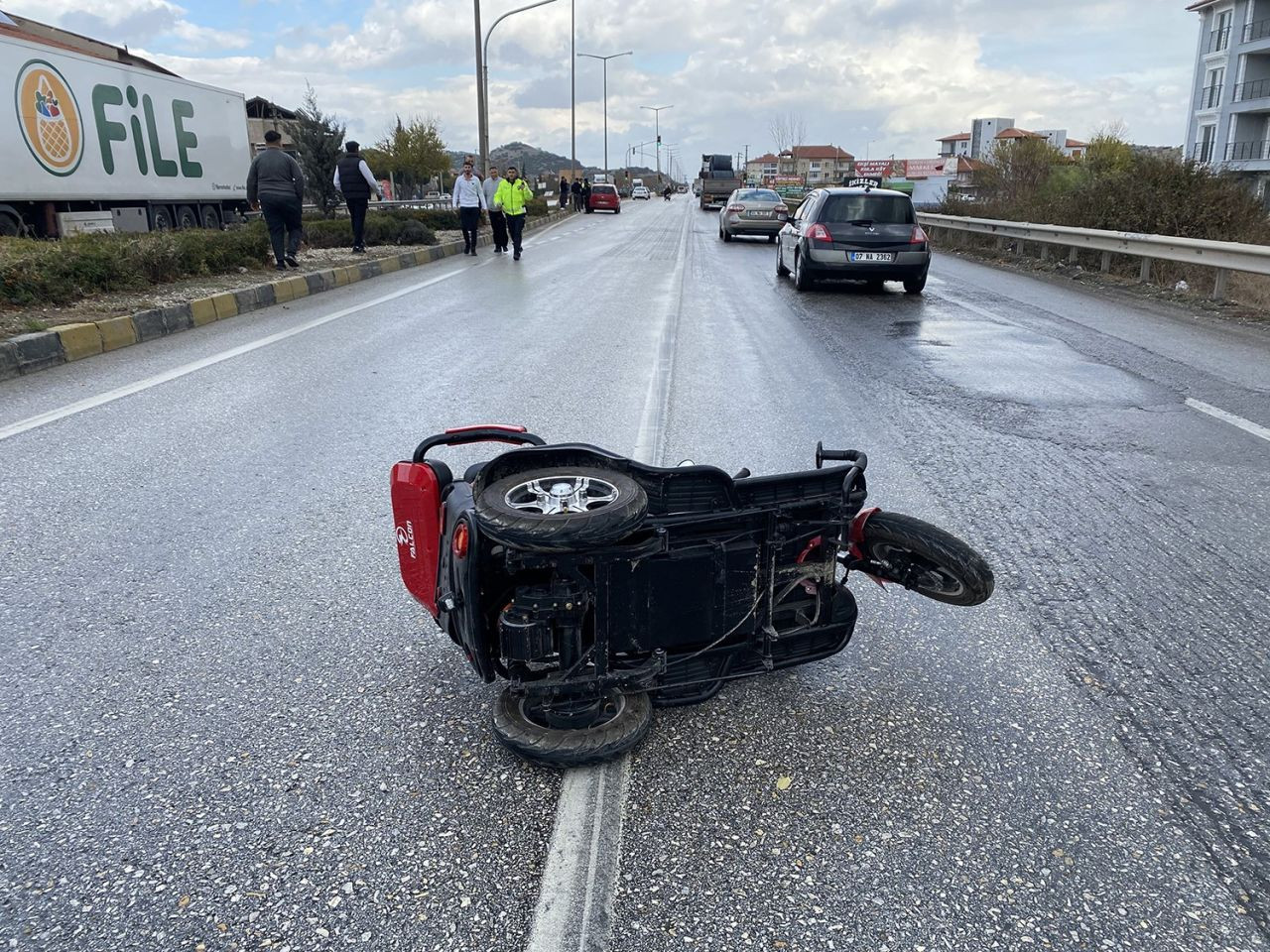 Otomobil üç tekerlekli elektrikli bisiklete çarptı: 1 ağır yaralı - Sayfa 2