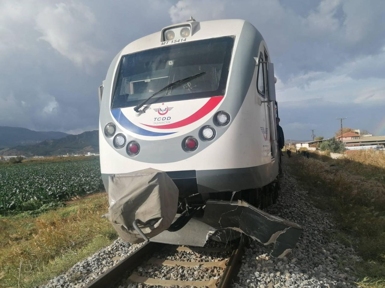 Manisa’da yolcu treni ile otomobil çarpıştı - Sayfa 2