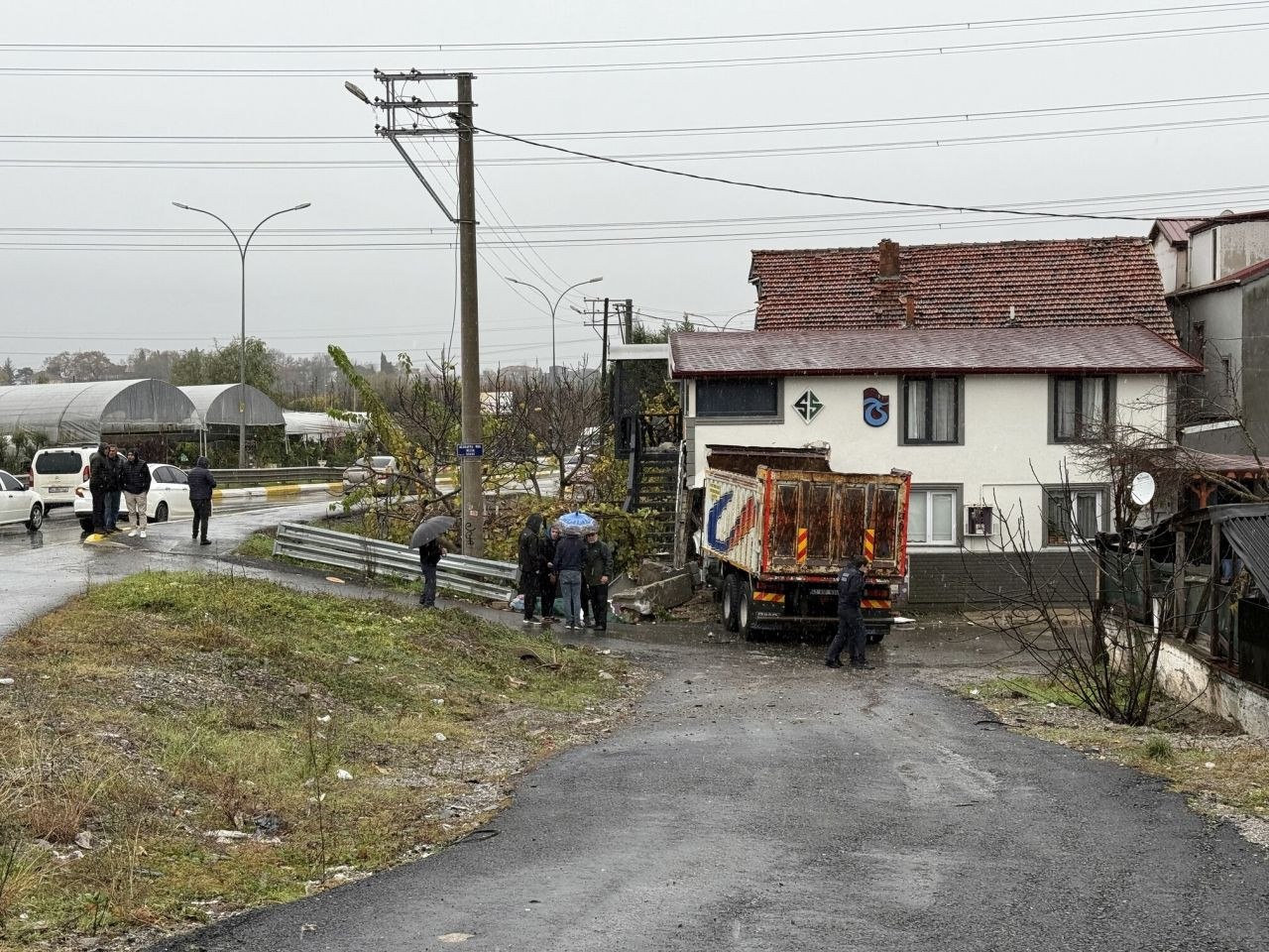 Hafriyat Kamyonu İki Katlı Eve Girdi: Kontrolünü Kaybeden Kamyon Evi Harap Etti - Sayfa 4