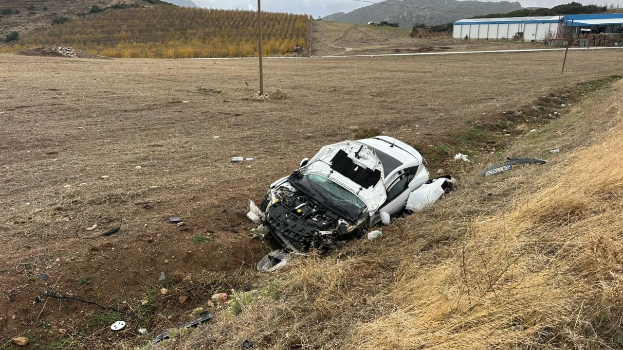 Isparta'da iki otomobil çarpıştı: 7 yaralı