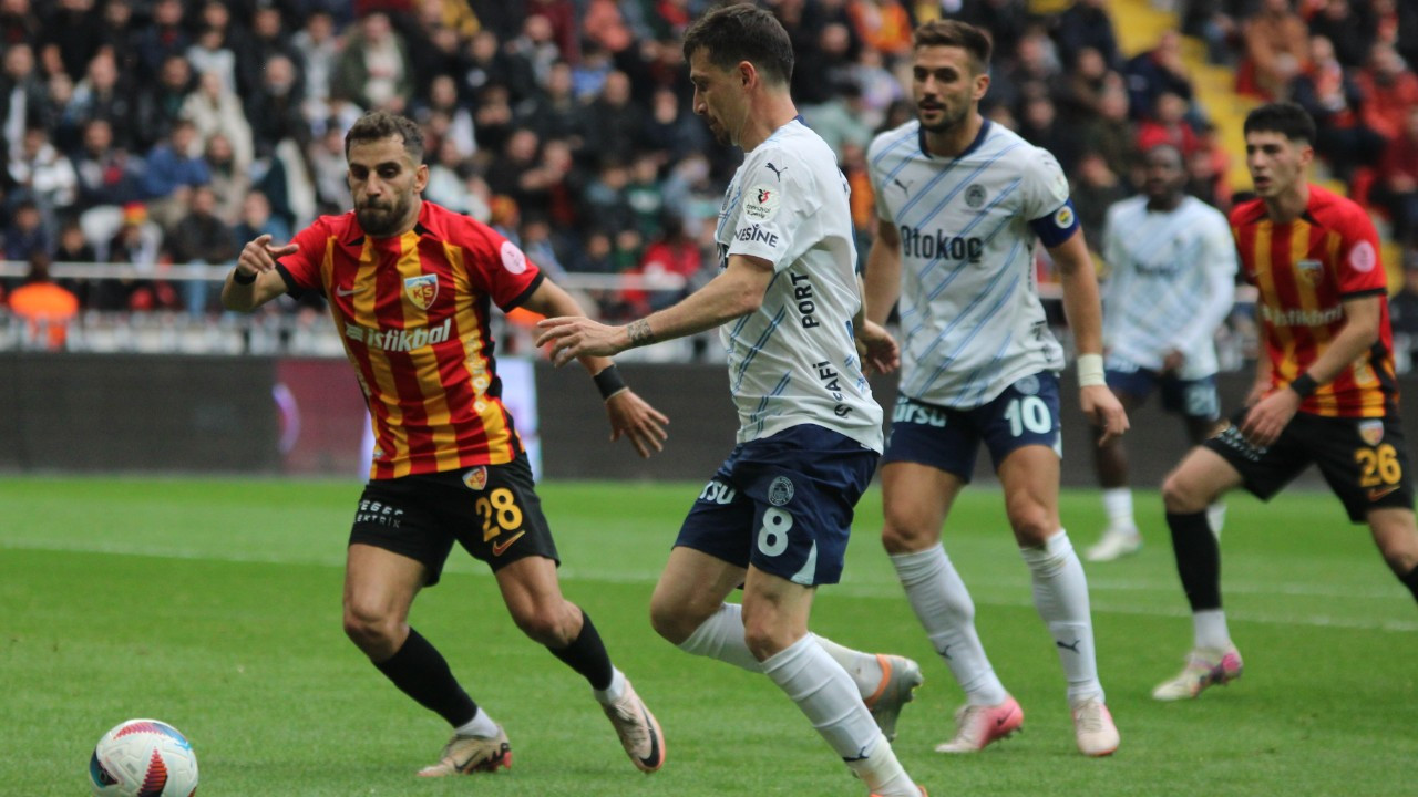 Trendyol Süper Lig: Kayserispor: 1 - Fenerbahçe: 3 (İlk yarı)