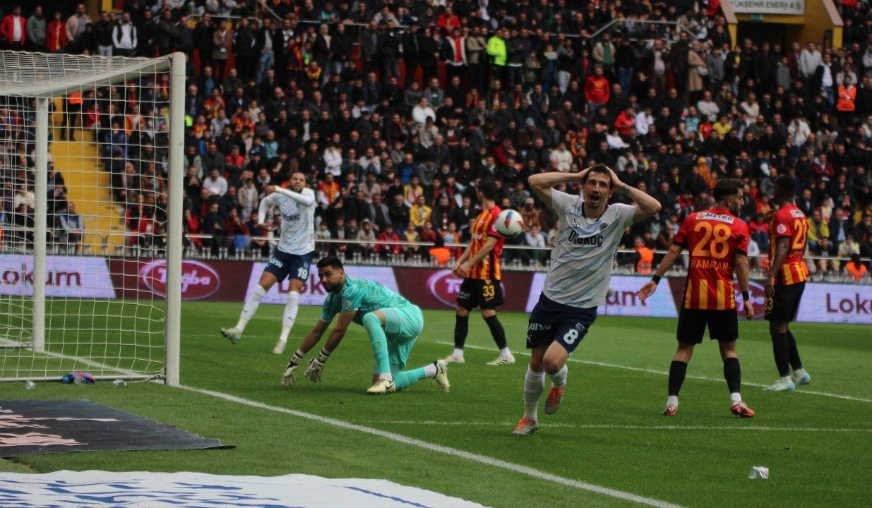 Trendyol Süper Lig: Kayserispor: 1 - Fenerbahçe: 3 (İlk yarı) - Sayfa 10