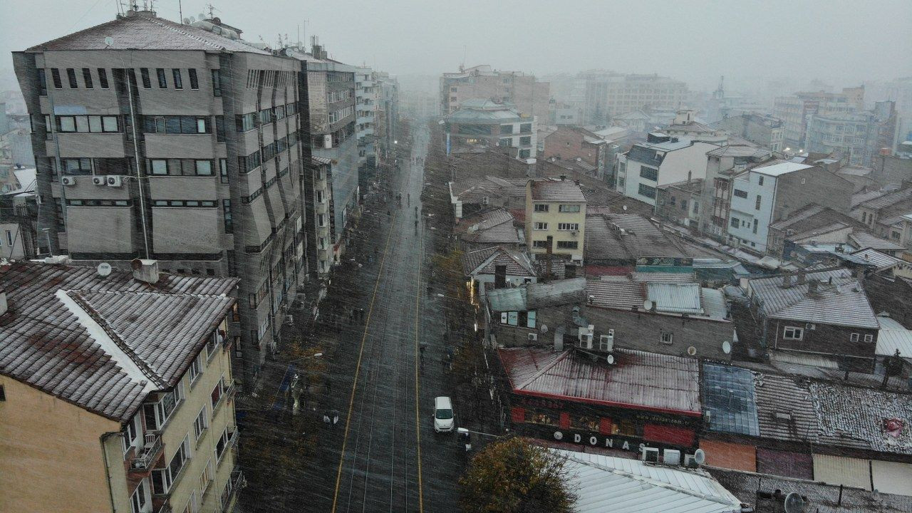 Eskişehir merkezine yılın ilk karı düştü, kent beyaza büründü - Sayfa 2