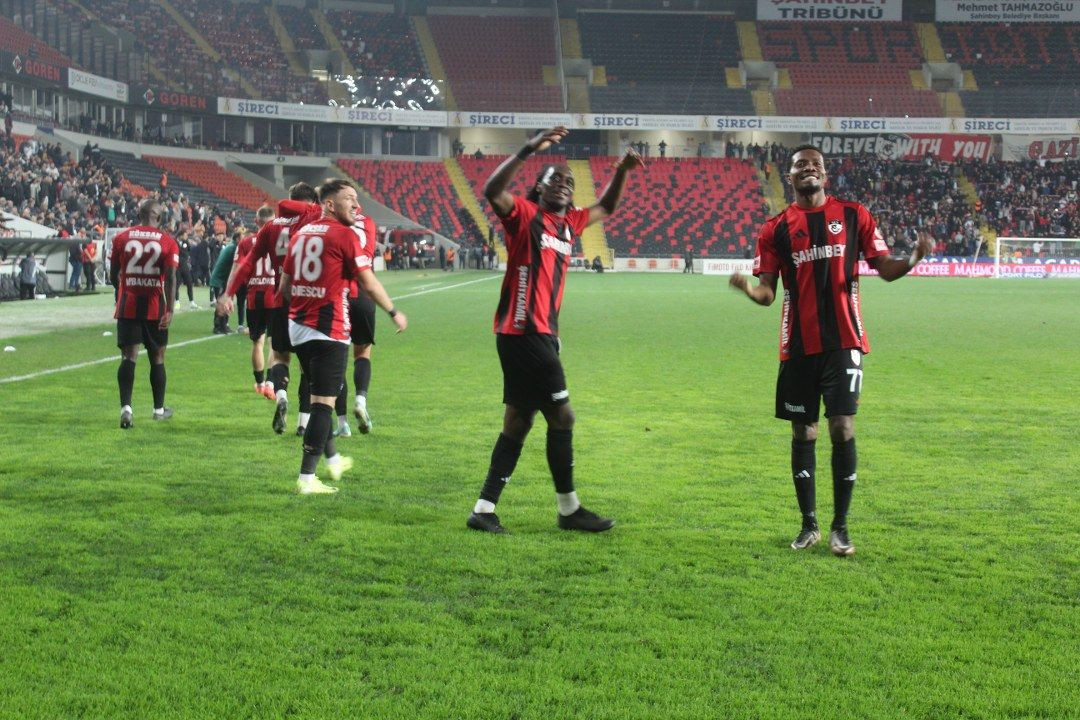 Trendyol Süper Lig: Gaziantep FK: 3 - Başakşehir: 0 (Maç sonucu) - Sayfa 10