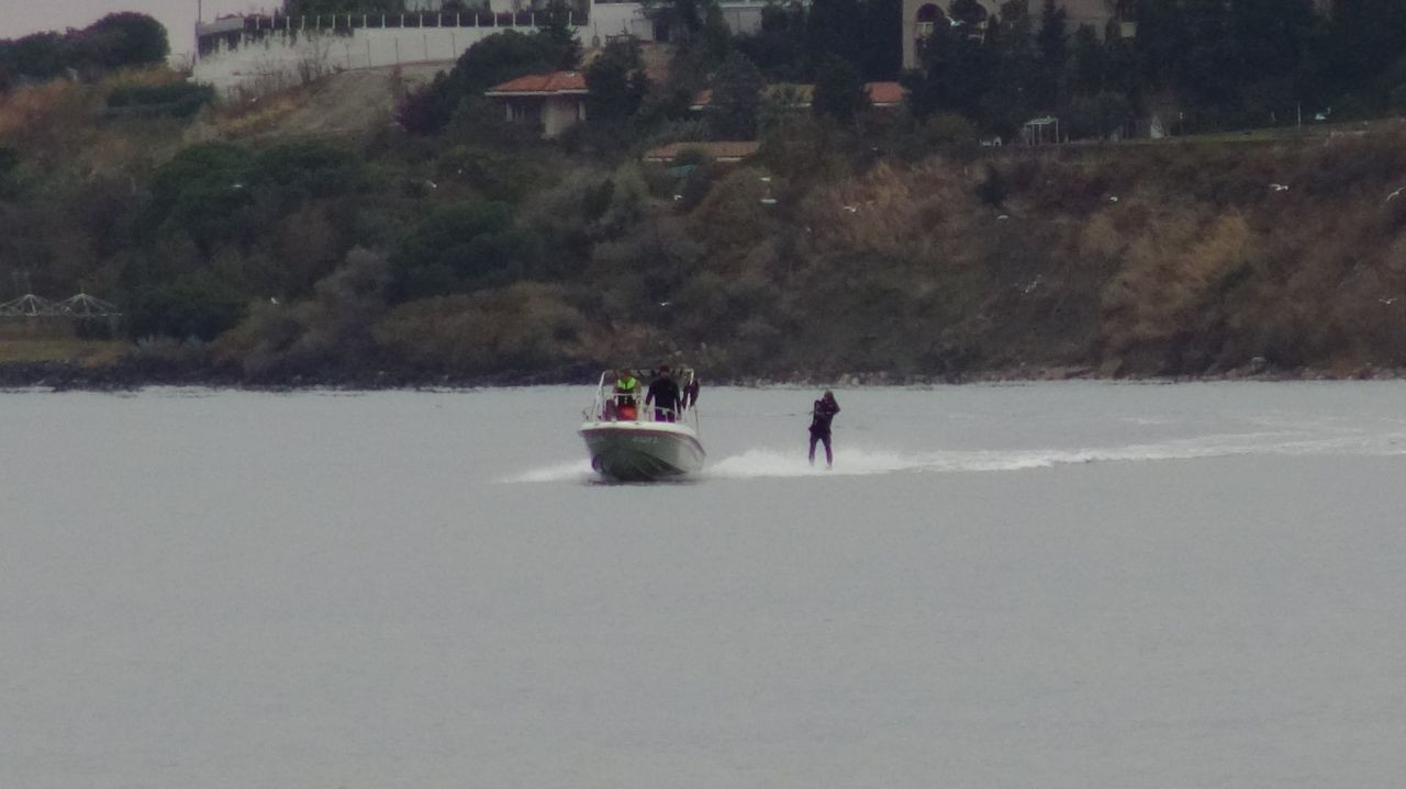 Silivri'de dondurucu havaya aldırmayıp su kayağı yaptılar: Onlara tüm aylar Temmuz - Sayfa 2