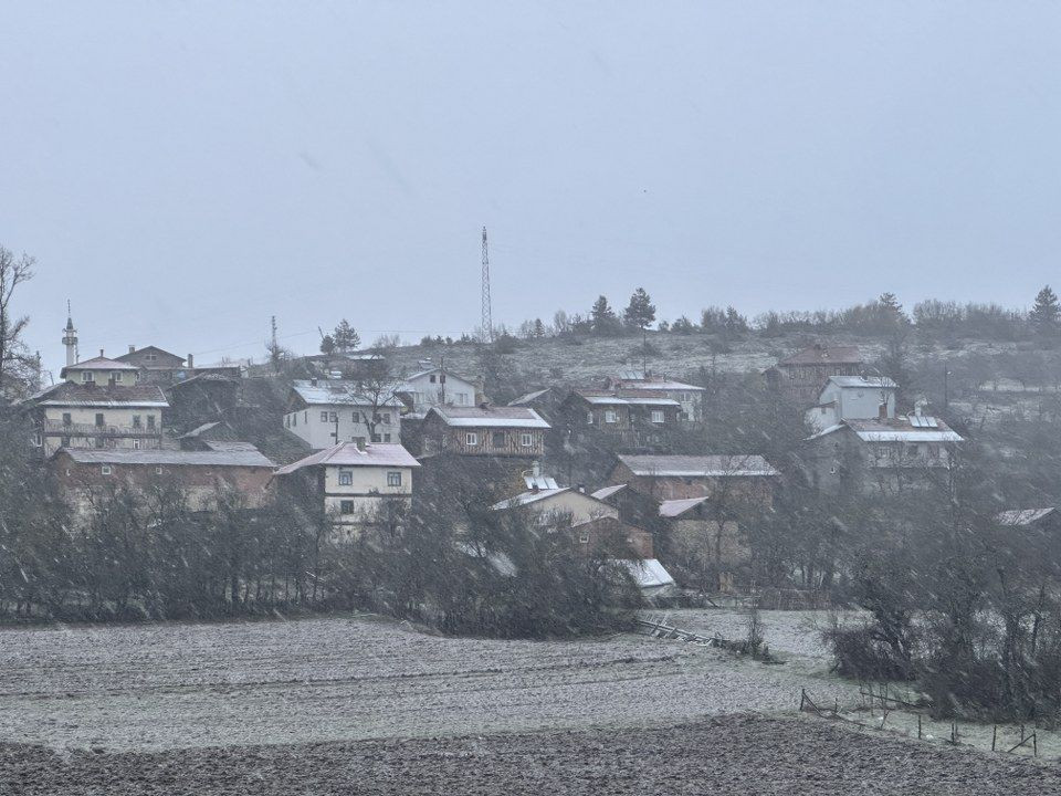 Kastamonu’da kar yağışı başladı, yollar beyaza büründü - Sayfa 1