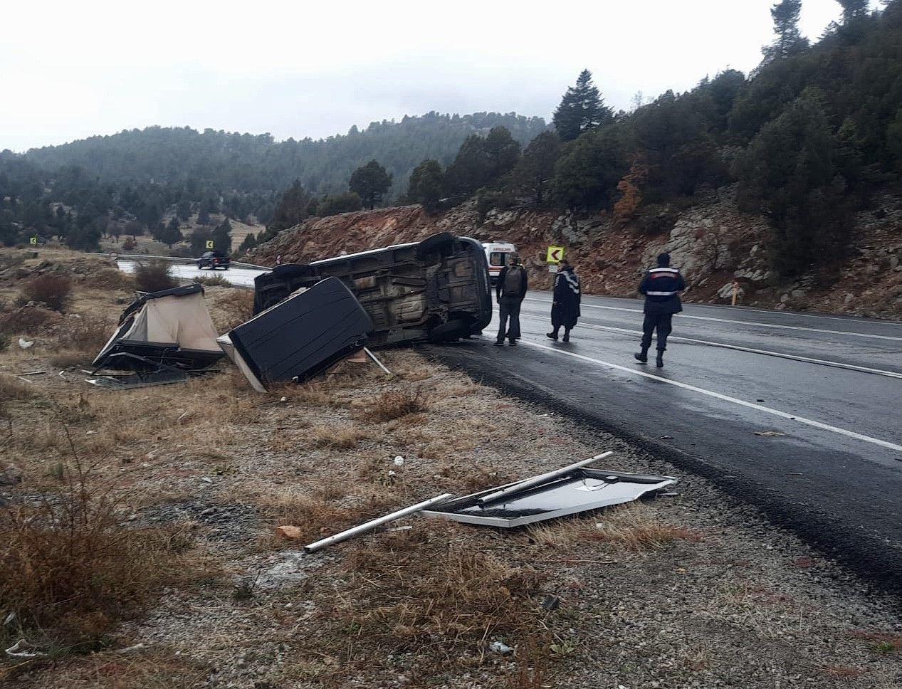 Minibüs devrildi, yabancı uyruklu sürücü yaralandı - Sayfa 5