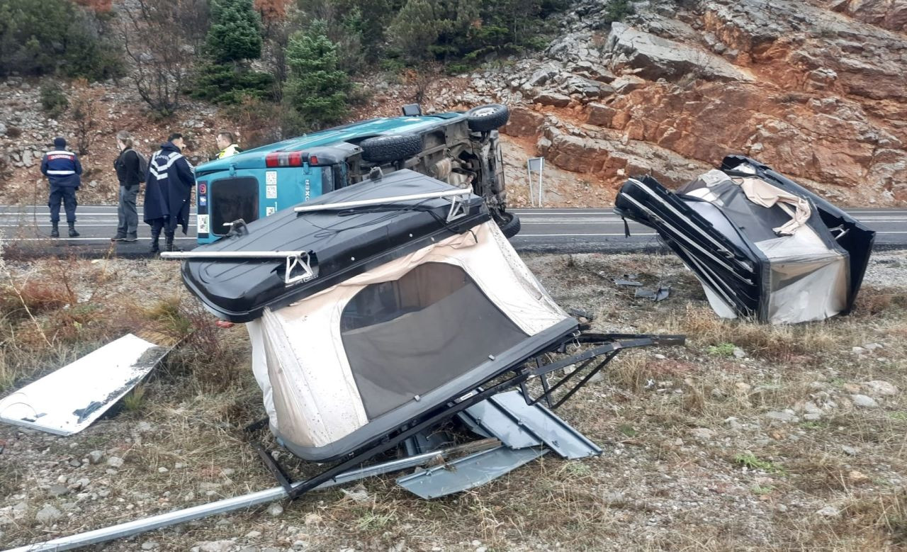 Minibüs devrildi, yabancı uyruklu sürücü yaralandı - Sayfa 2