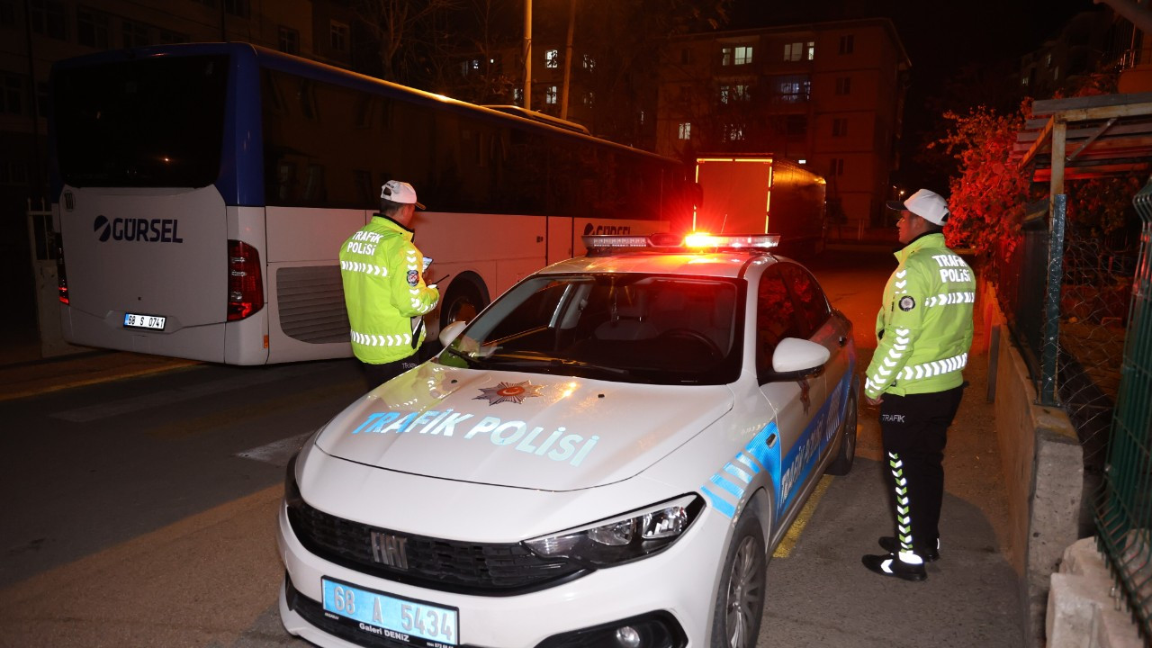 Aksaray'da şehir içine park eden tır ve otobüslere ceza