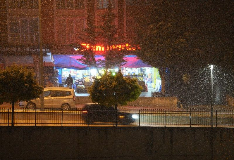 Kastamonu'da şehir merkezine mevsimin ilk karı düştü - Sayfa 3