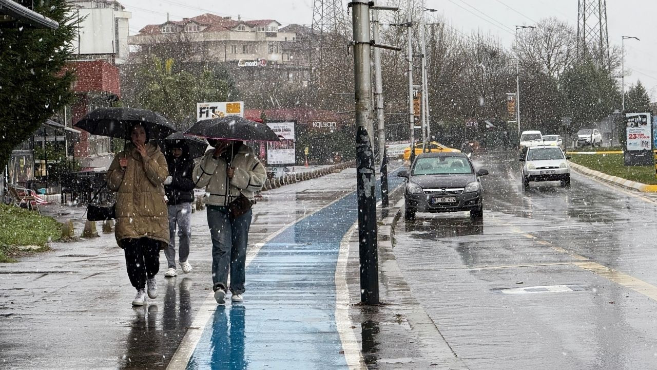 Sakarya'da kar yağışı etkisini artırdı!