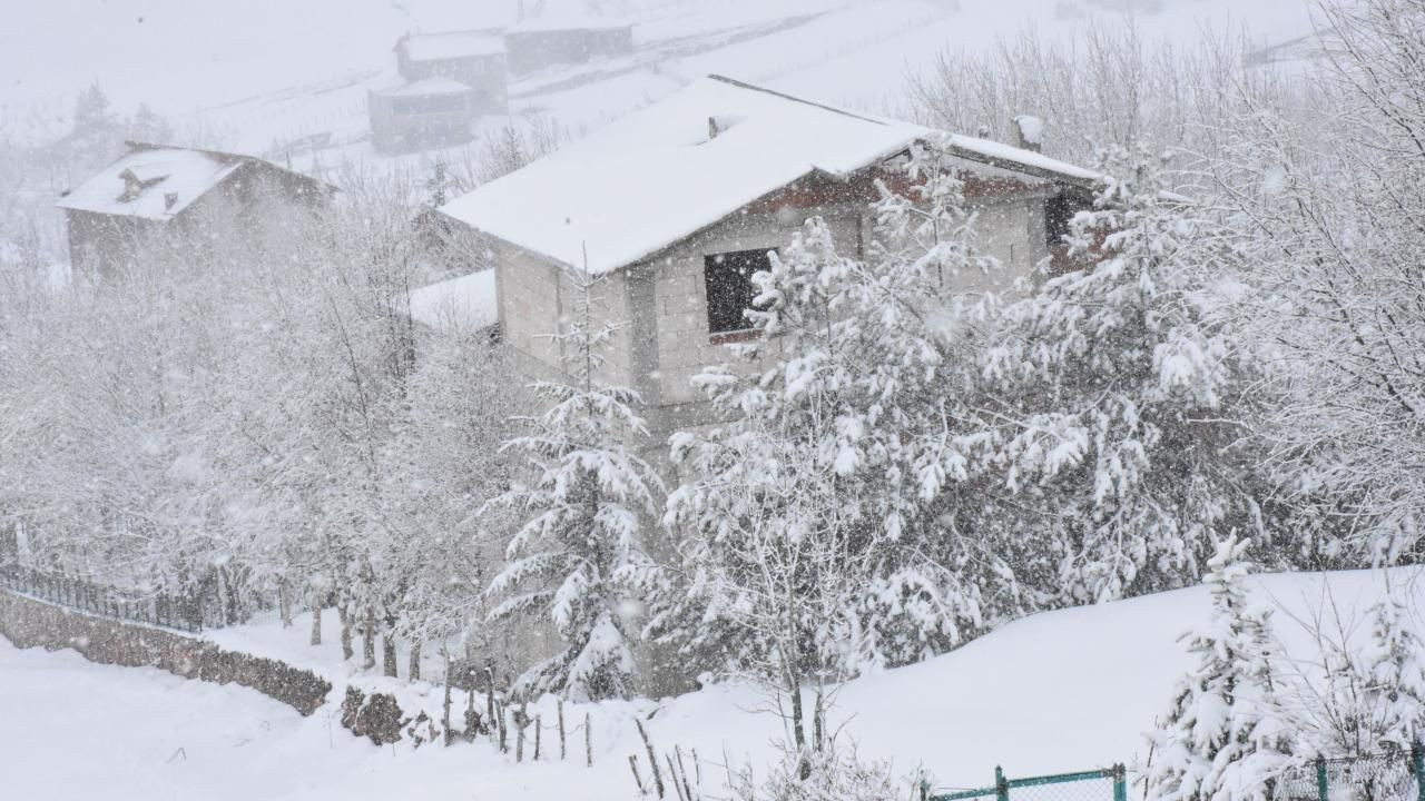 Meteoroloji 48 ili uyardı: Fırtına, sağanak ve kar geliyor - Sayfa 36