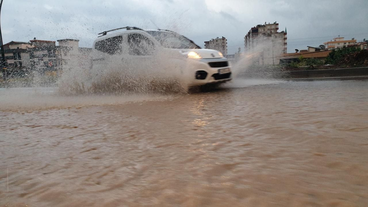 Meteoroloji 48 ili uyardı: Fırtına, sağanak ve kar geliyor - Sayfa 37