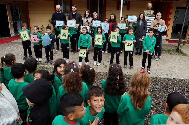 Köy Okulunun Fedakar Öğretmenlerine Öğrencilerinden Sürpriz - Sayfa 9