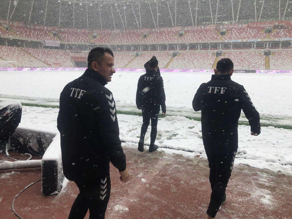 Sivasspor - Kasımpaşa maçının hakemi Burak Pakkan stadyum zeminini inceledi - Sayfa 3