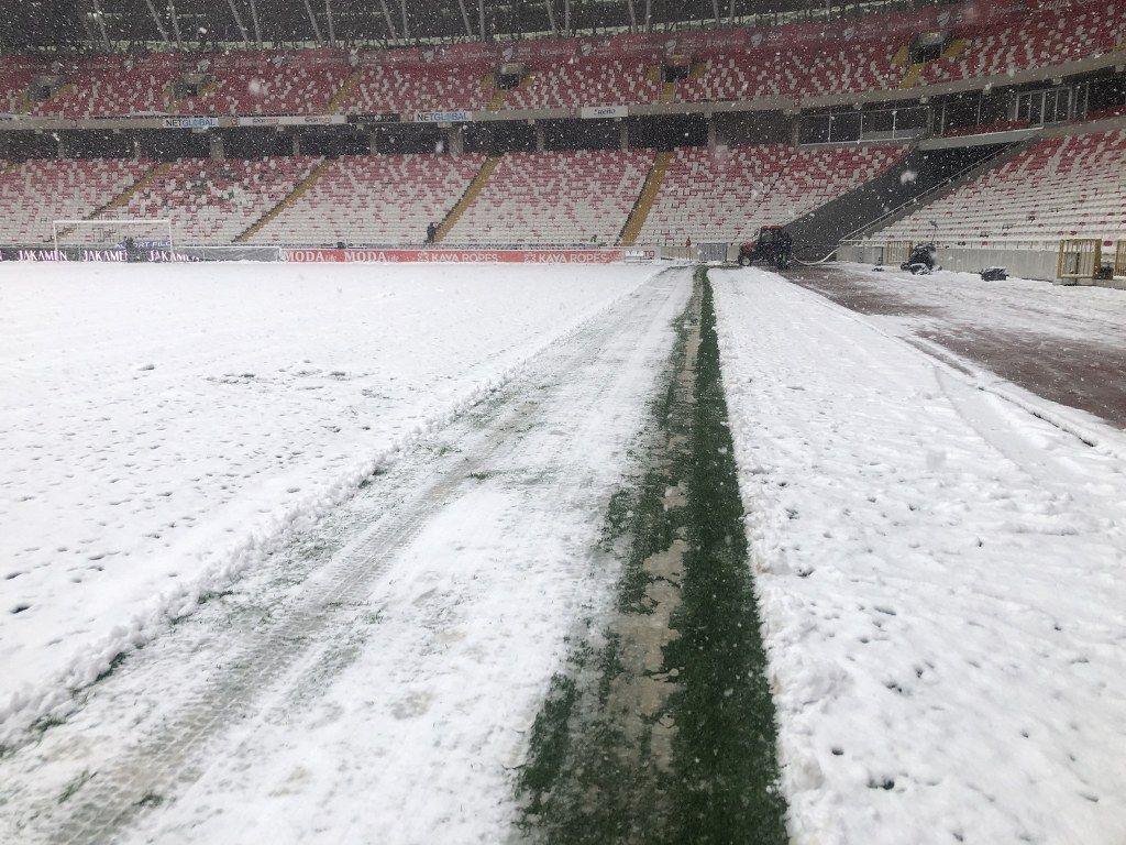 Sivasspor - Kasımpaşa maçının hakemi Burak Pakkan stadyum zeminini inceledi - Sayfa 4