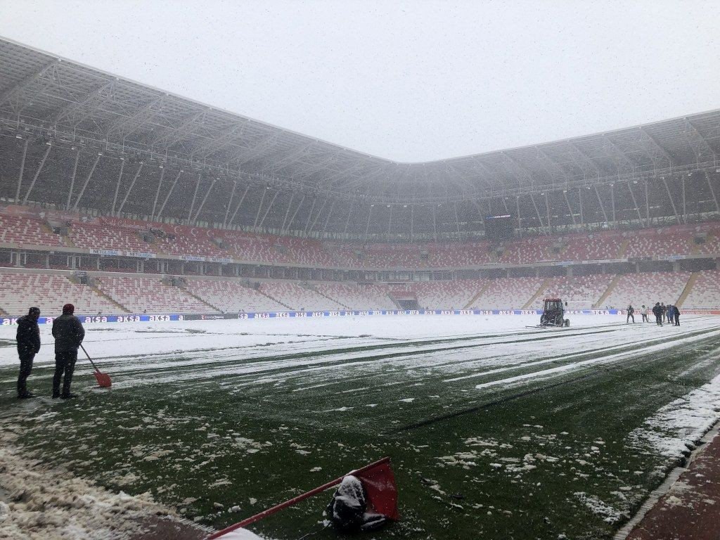 Sivasspor - Kasımpaşa maçının hakemi Burak Pakkan stadyum zeminini inceledi - Sayfa 9