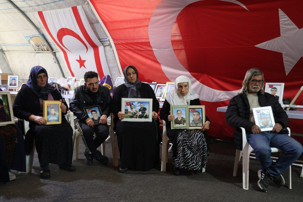 Evlat nöbetindeki annelerden kararlılık vurgusu: “Bu düşmanın karşısında dimdik duracağım, boynumu eğmeyeceğim” - Sayfa 6