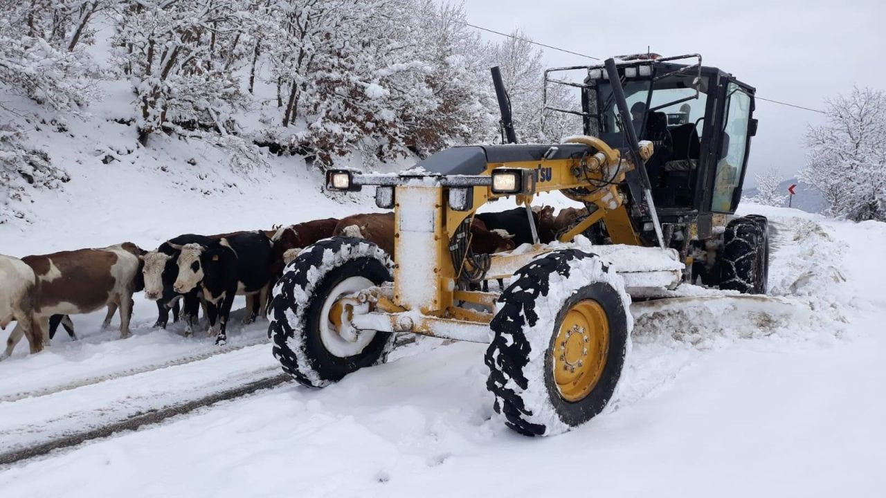 Amasya' da kar yağışı etkili oldu 107 köy yolu ulaşıma kapandı - Sayfa 4