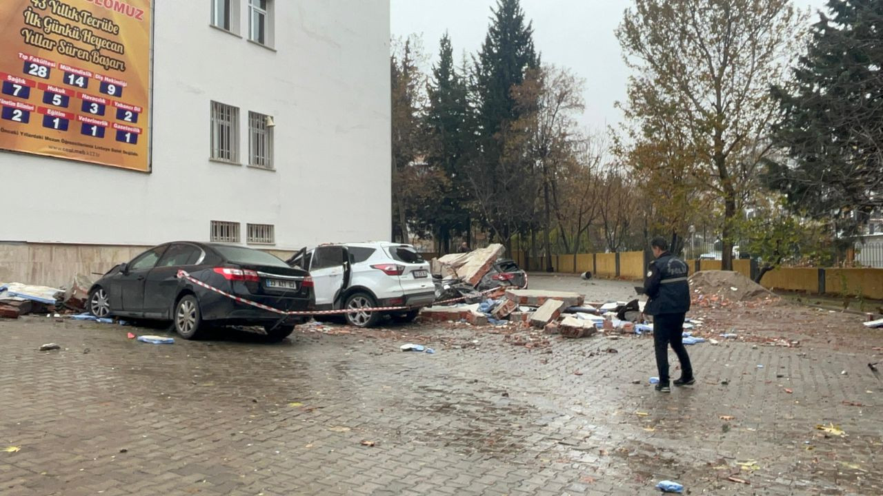 Veli Toplantısı Sırasında Otomobillerin Üzerine Duvar Devrildi: 3 Yaralı - Sayfa 5